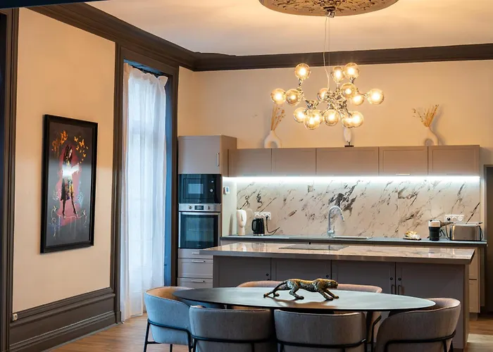 Marguerite - Haussmannien Chic Hyper Centre Apartment